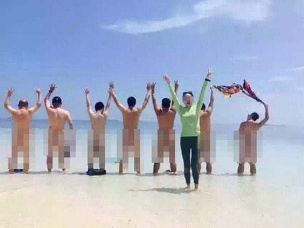 Memalukan! Tindakan Gila Pelancong Asing China Cetus Perhatian Memalukan! Tindakan Gila Pelancong Asing China Cetus Perhatian