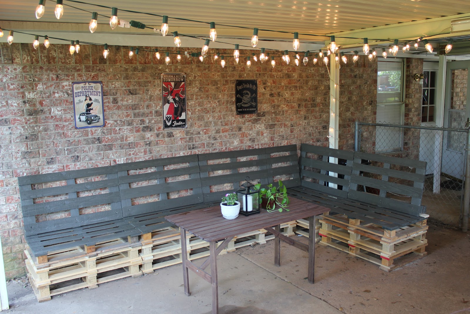 Sassy Sparrow: DIY Outdoor Patio Furniture from Pallets