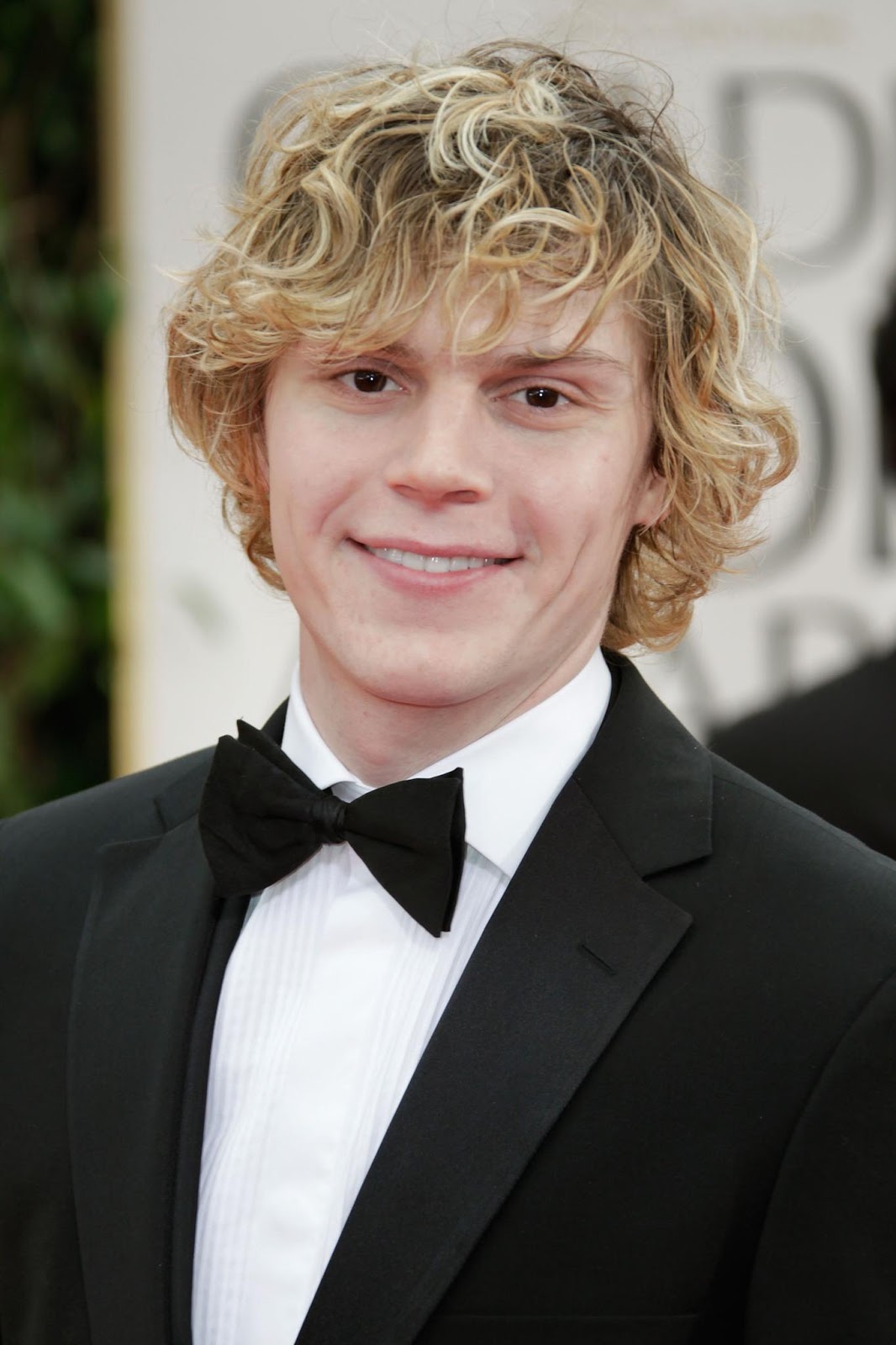 Rainbow Colored South: American Horror Stories' Evan Peters Hot Naked Ass!!