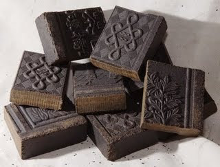 Tea_Brick_broken_apart.jpg