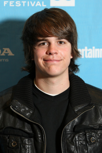 Johnny Simmons - Photo Gallery