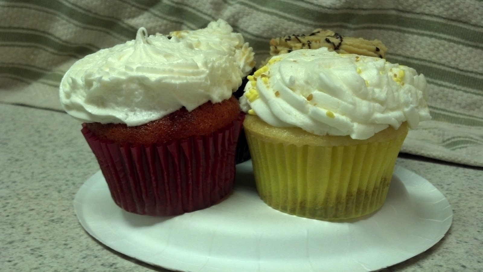 Tastes Of Orlando The Yum Yum Cupcake Truck