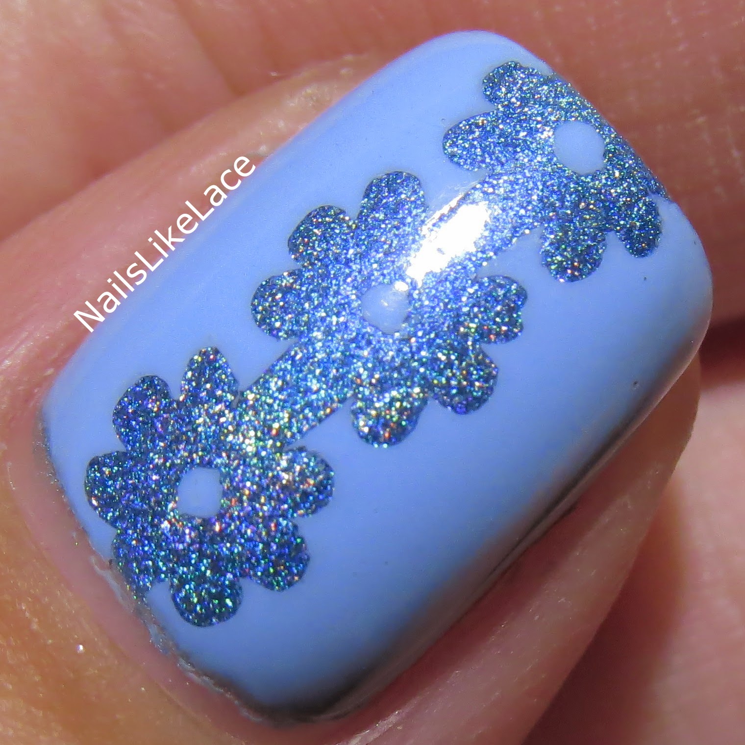 NailsLikeLace Blue Holo Daisy Chain Nails