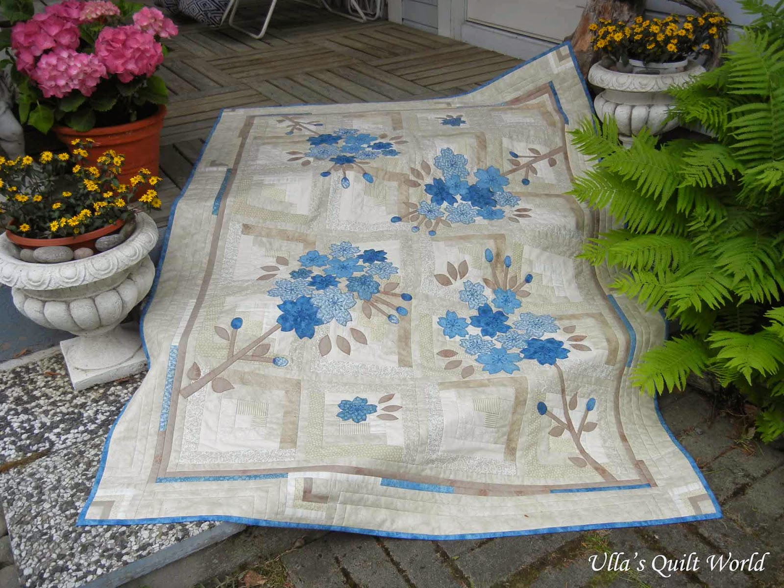 Ulla's Quilt World Flower quilt blanket and pillowcase, Cherry blossom