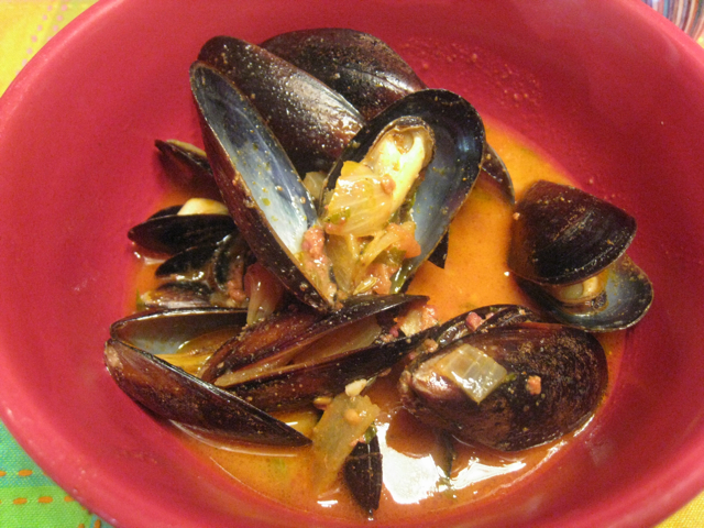 Mussels in tomato broth