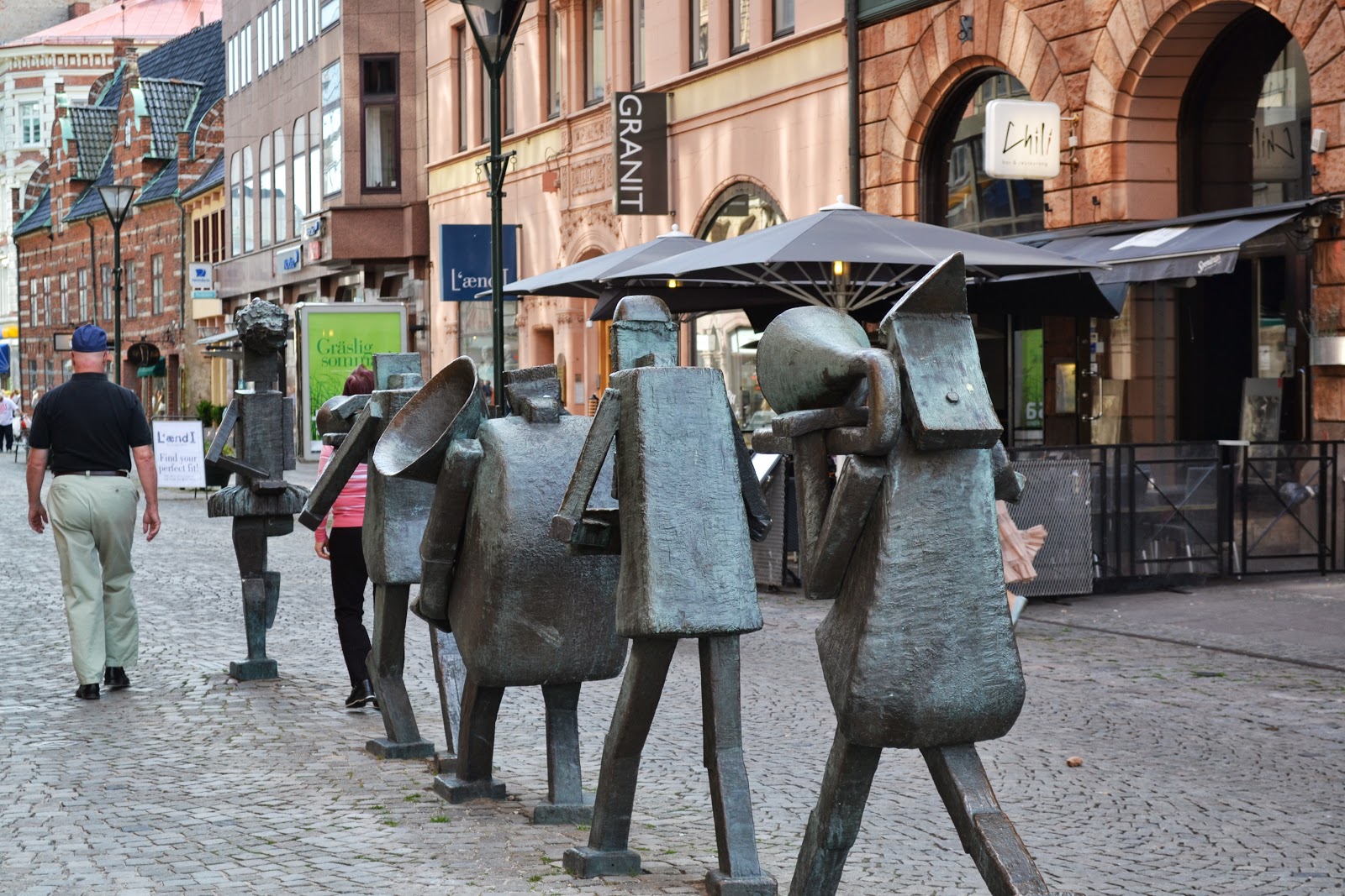 Sculpture in the middle of Streets , Malmo