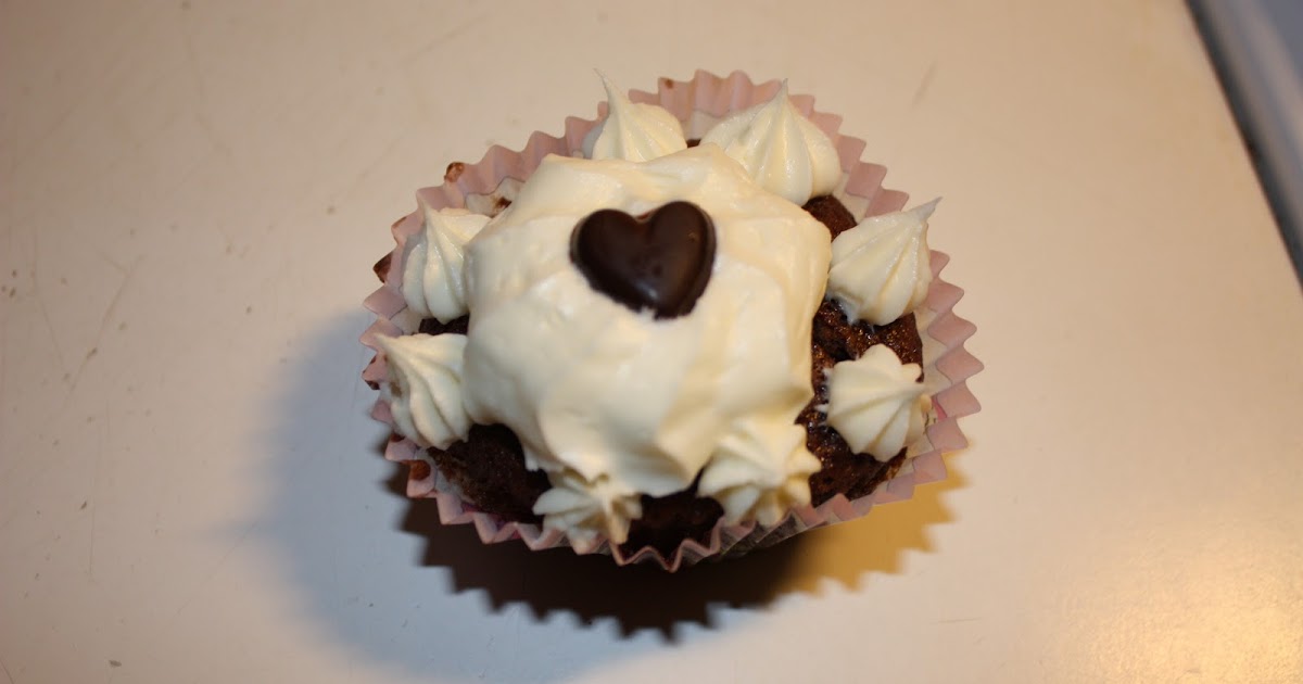 Smiler til verden... Sjokolade muffins med melisostsmørkrem D