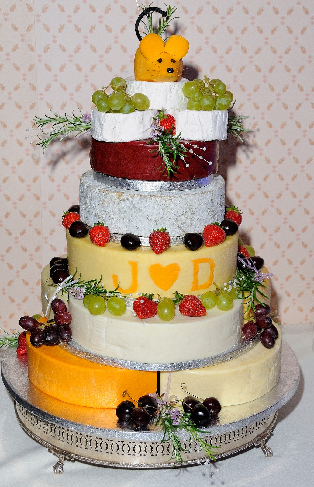 wedding cake with a refreshing fruit grapes