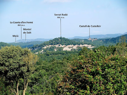 Panoràmica del Castell de Castellcir i Moià, pressa després de passar el mas del Fabregar Panoràmica del Castell de Castellcir i Moià, pressa després de passar el mas del Fabregar