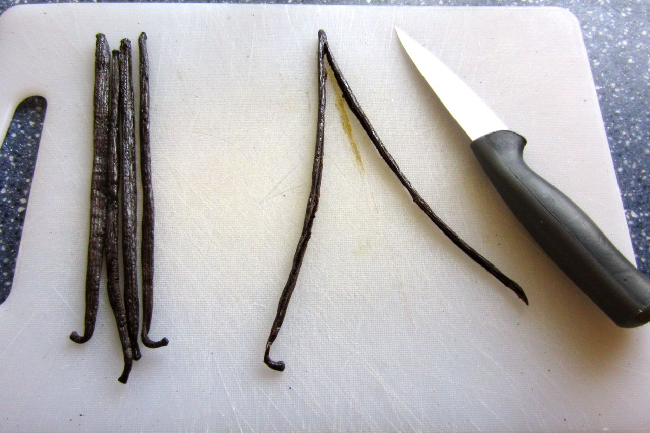 How to Make Vanilla Extract • Brown Thumb Mama