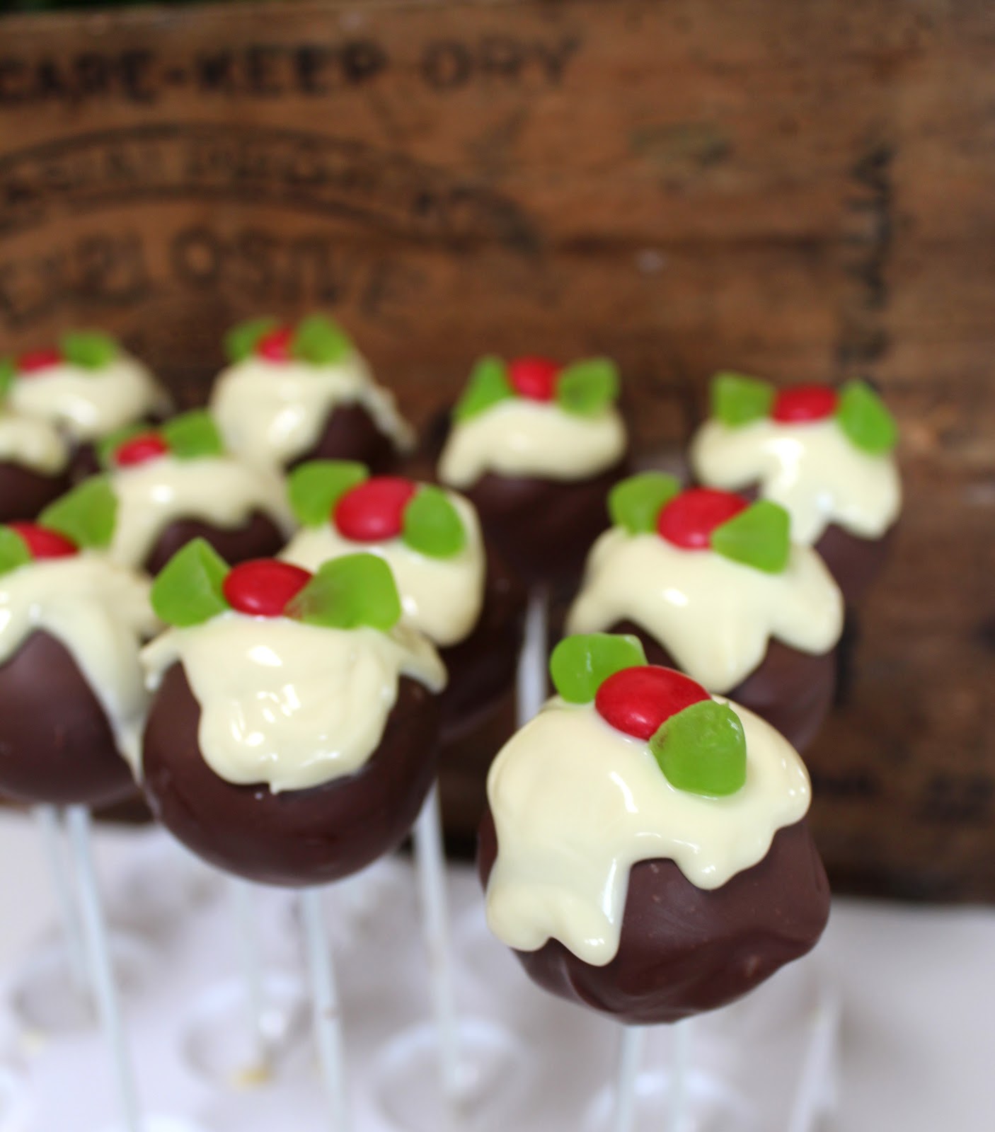 Christmas Pudding Chocolate Cake Pops and A Cake Pop Maker Giveaway