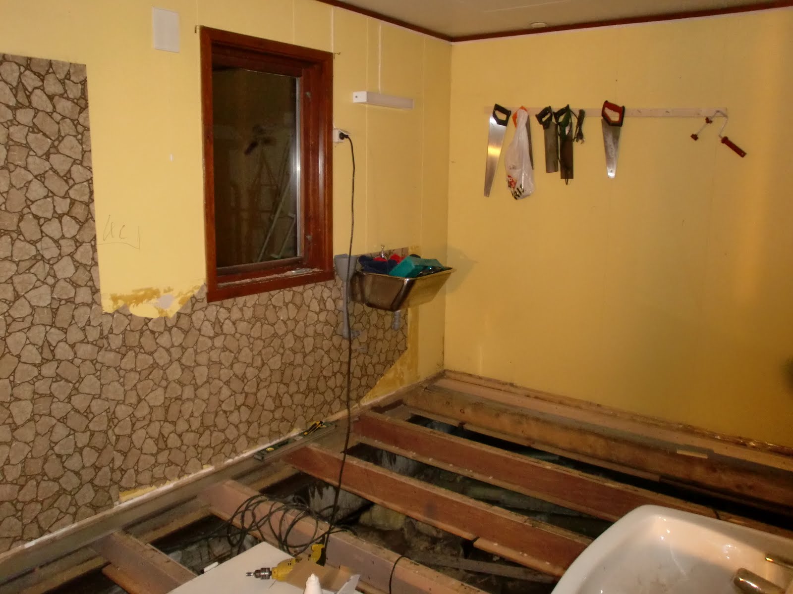 Mailinn`s hus..: badet før oppussing