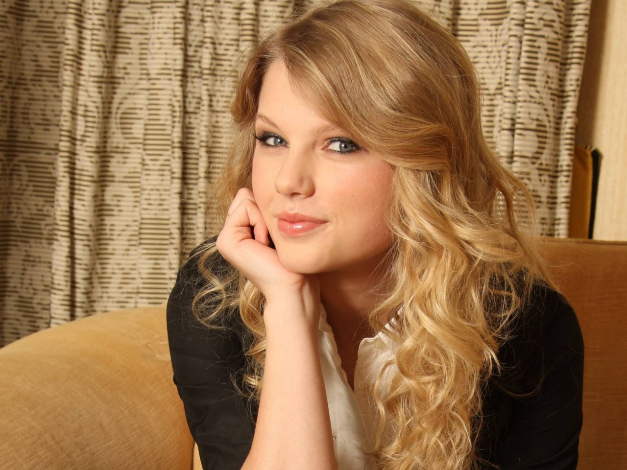 http://4.bp.blogspot.com/-9A8CirpLAzM/T_GNJxi6FnI/AAAAAAAADMs/RNRBHf6B9nY/s1600/Taylor-Swift-012.jpg