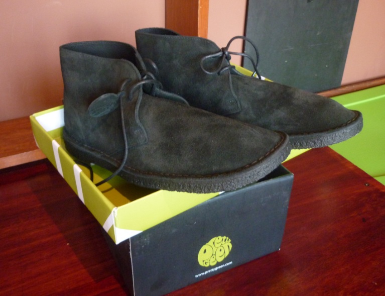 pretty green black desert boots