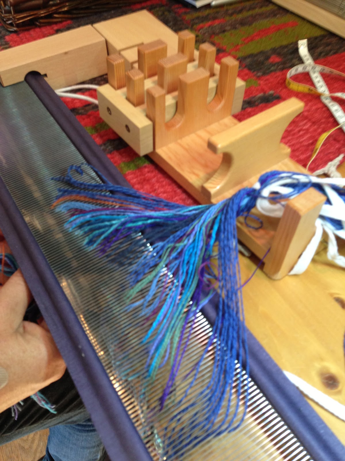 CENTERING WITH FIBER Saori warping frame, threading and cross holder