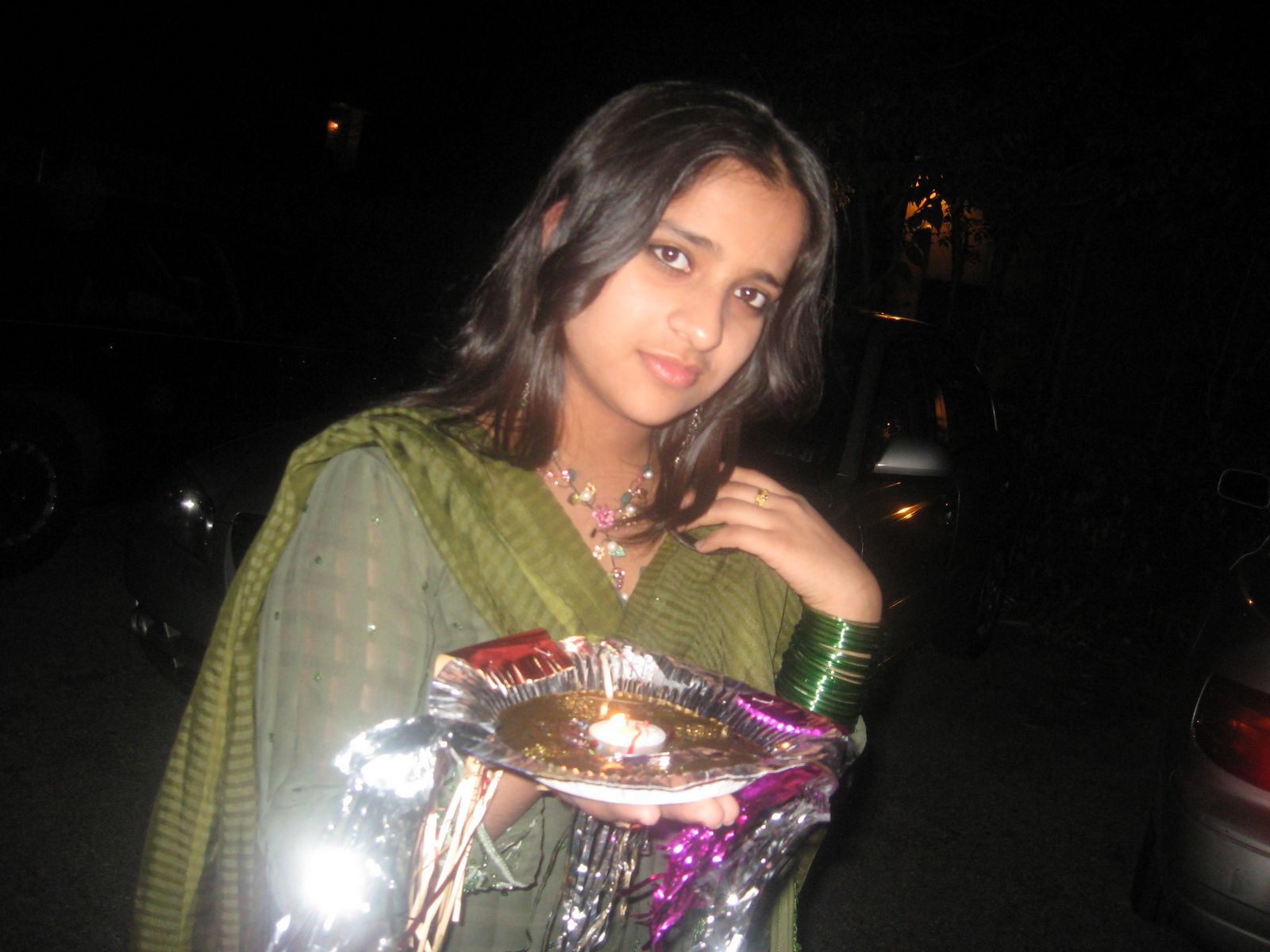 http://4.bp.blogspot.com/-9ATX6X27uqo/TgOpkal6BoI/AAAAAAAAAeU/t7vpIr8ySX0/s1600/Pakistani%2BGirls%2BWallpapers-16.jpg
