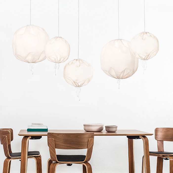 White wall gallery: lampe kærlighed...