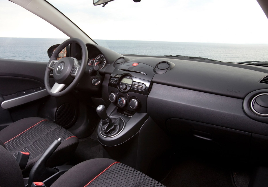 ... Automóvel - Conteúdos Auto: ENSAIO: Mazda 2 1.3 MZR / 5 portas