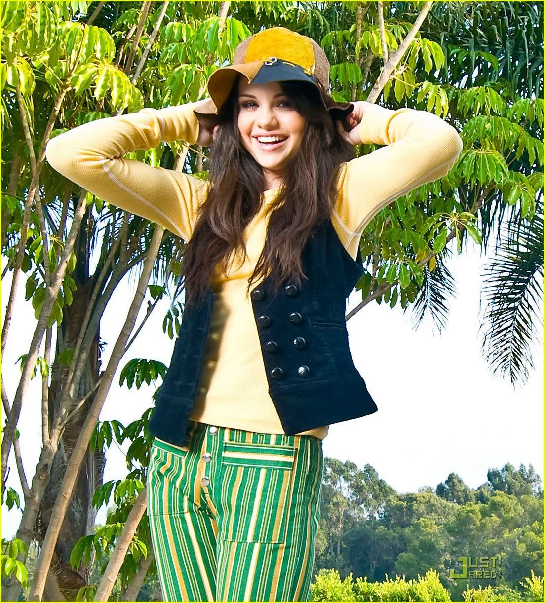 http://4.bp.blogspot.com/-9D9R9FMguWE/ThTSyK1hK3I/AAAAAAAALN4/iEEZ3yliPrM/s1600/selena-gomez-beach-house-hottie-10.jpg