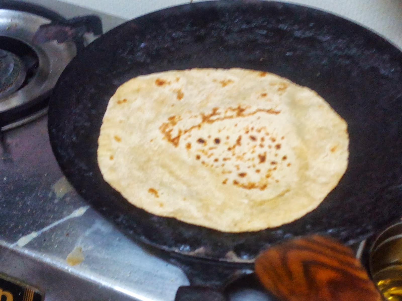 How to make chapatis... Pintoos Kitchen