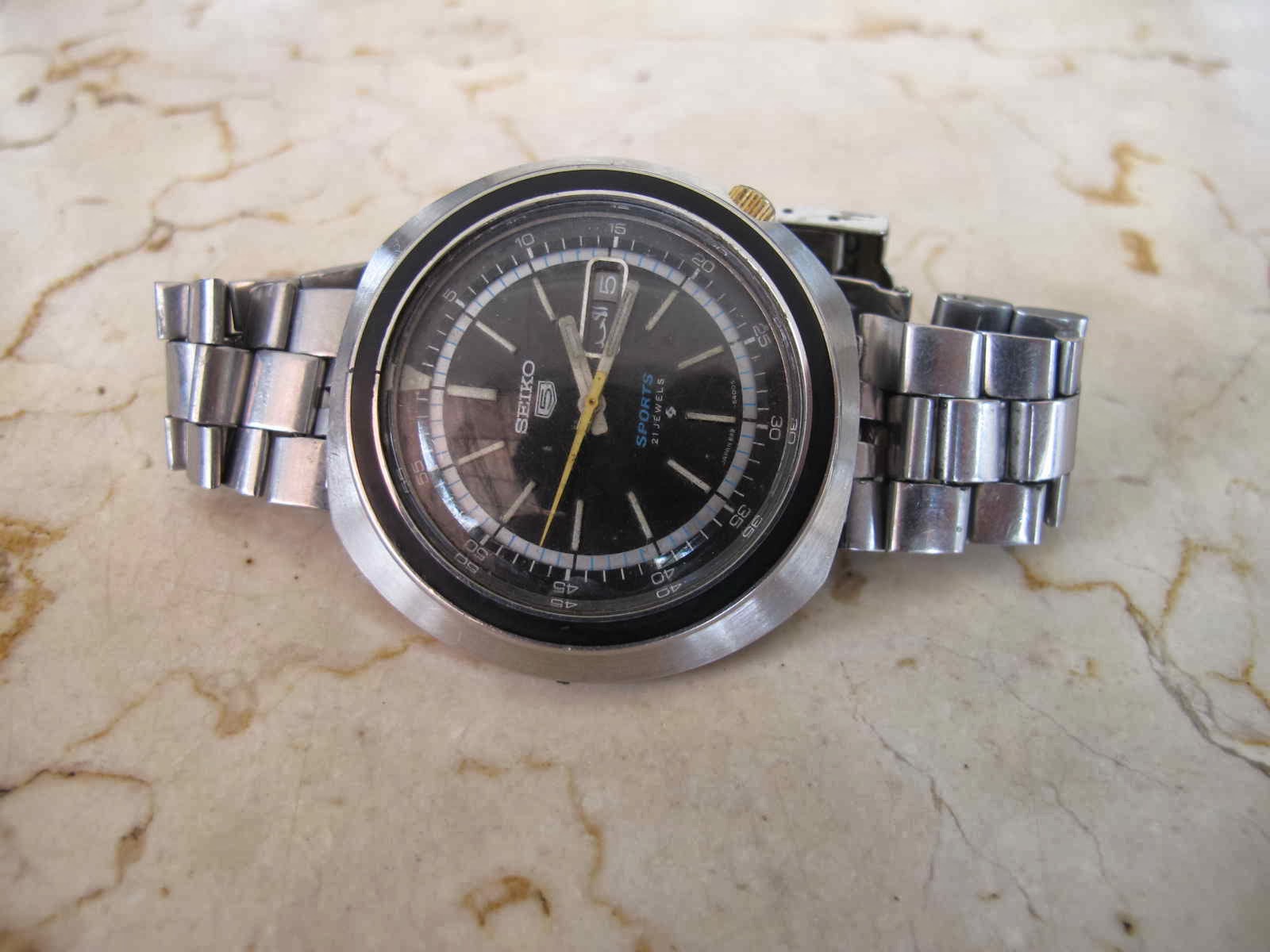 Maximuswatches Jual Beli Jam Tangan Second Baru Original Koleksi Jam Kondisi vintage Seiko 5 Sports Akurasi jam bagus dan tepat waktu Cocok untuk Anda yang sedang mencari jam tangan vintage JDM