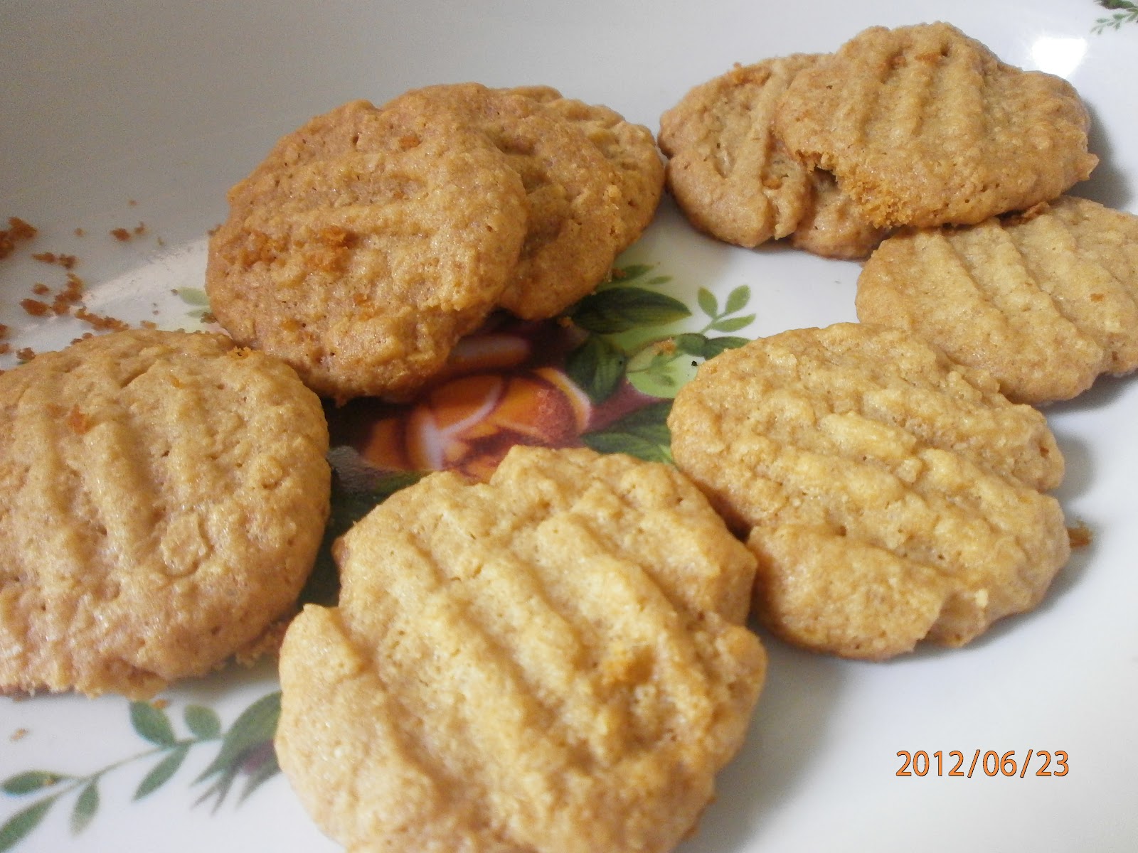 MaMa QaiSaRa a.k.a nunu RESEPI BISKUT NESTUM RANGUP