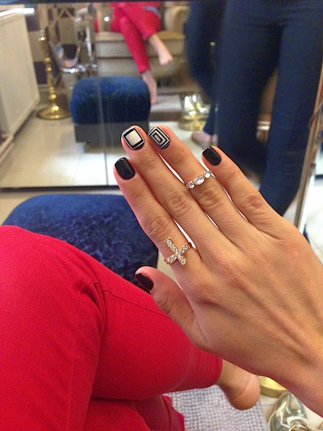 Pedichiura MINX si Manichiura albnegru pentru vara 2014 Nail Art Studio by Lore Cluj Sandra