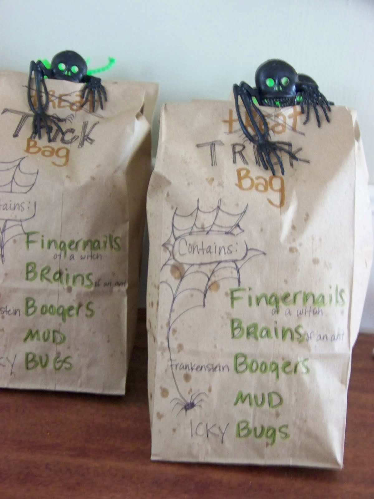 Momma Hen's Frugal Life creative classroom Halloween treat bags for 7