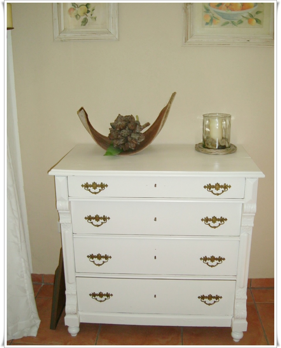 OLD FURNITURE HOUSE: Kommode in weiß...