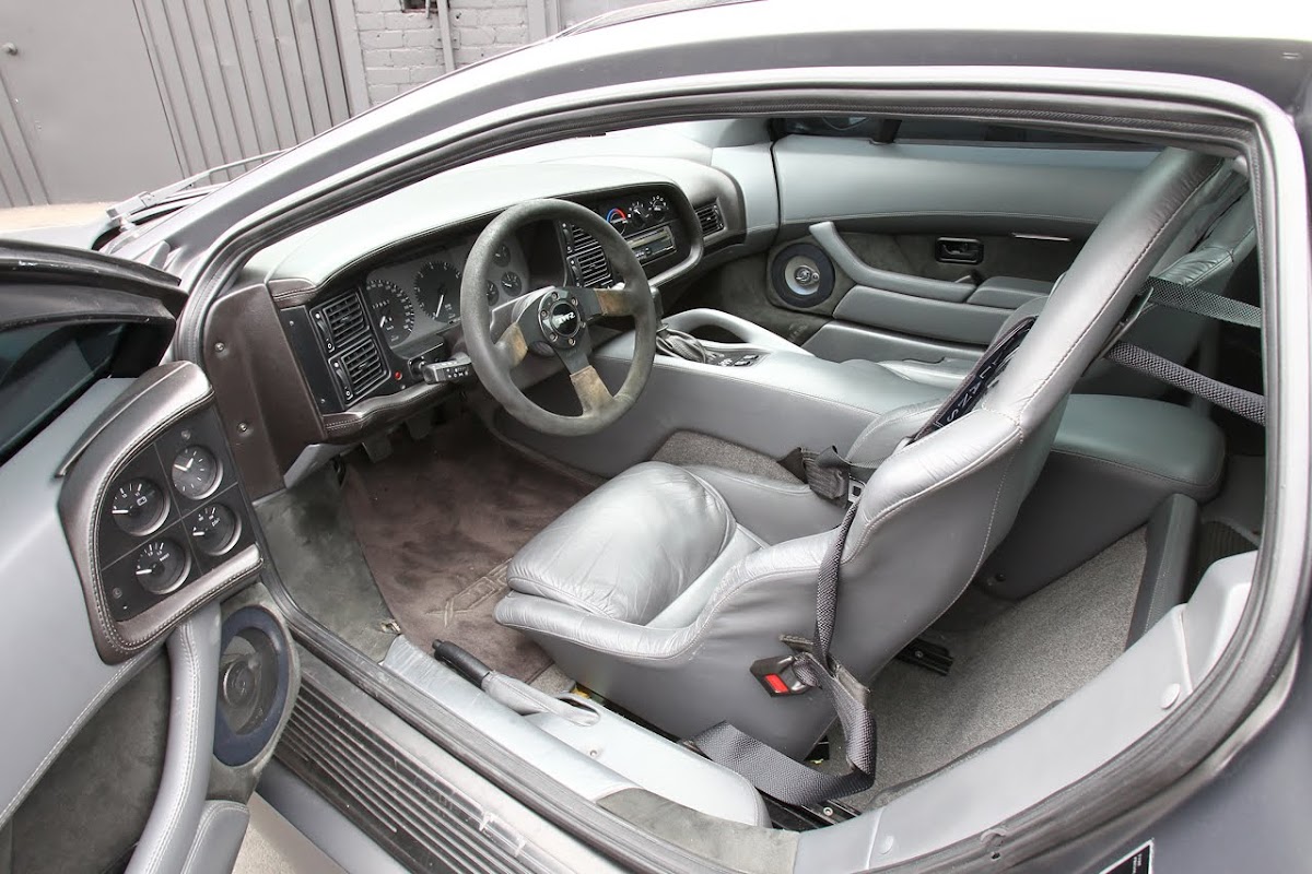 Jaguar XJ220S headed