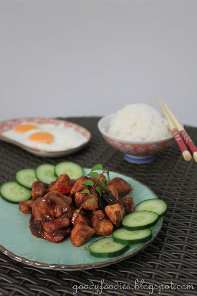 GoodyFoodies Recipe Stir fried chicken with dark soy sauce and curry