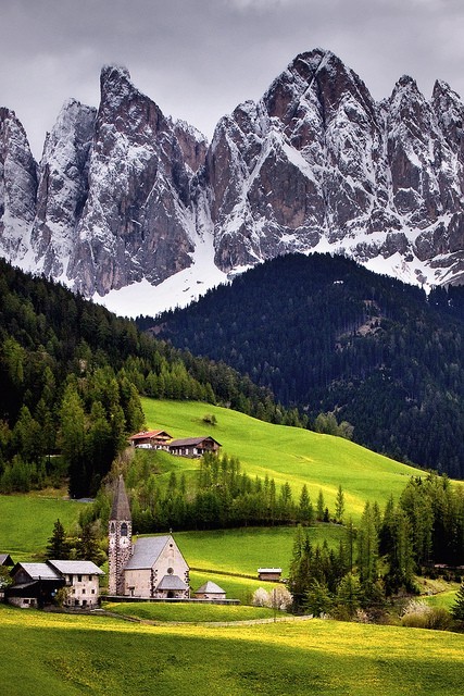 http://4.bp.blogspot.com/-9KhpLNJvG2w/UDaMwYnirWI/AAAAAAABFAc/XwlYrWHdJ0U/s1600/Val%2Bdi%2BFunes%252C%2BItaly..jpg