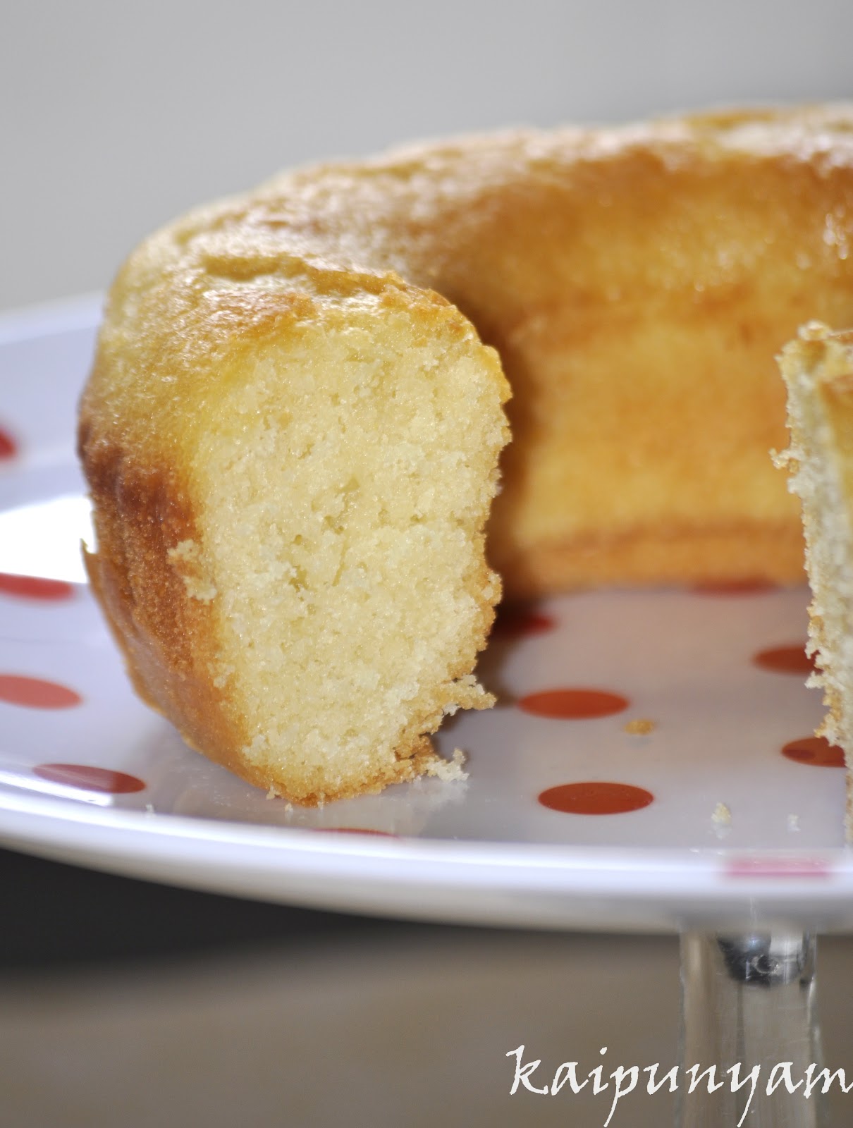 Vanilla Cake with nutmeg and lemon zest