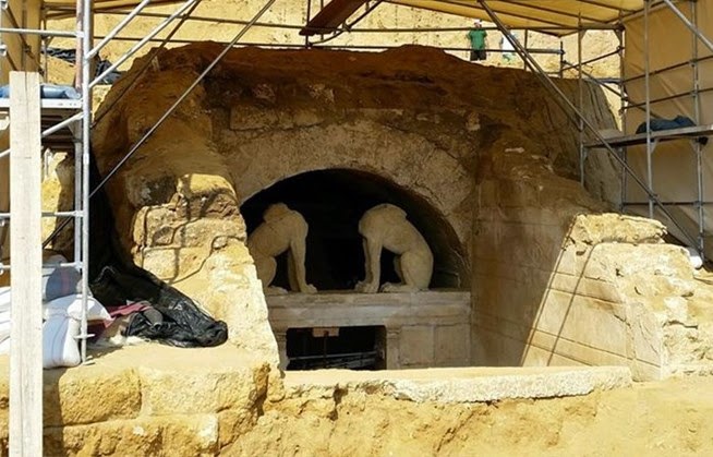 Πώς γίνεται η ανασκαφή στον τάφο της Αμφίπολης Πώς γίνεται η ανασκαφή στον τάφο της Αμφίπολης