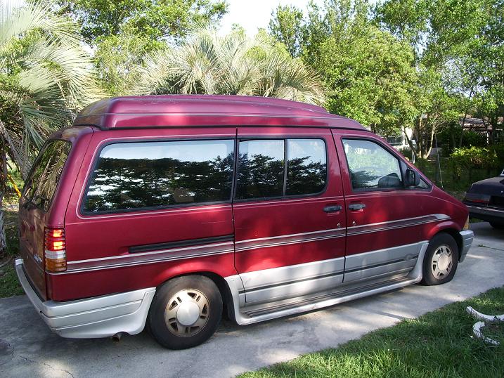 (image) Aerostar Red Color Ford