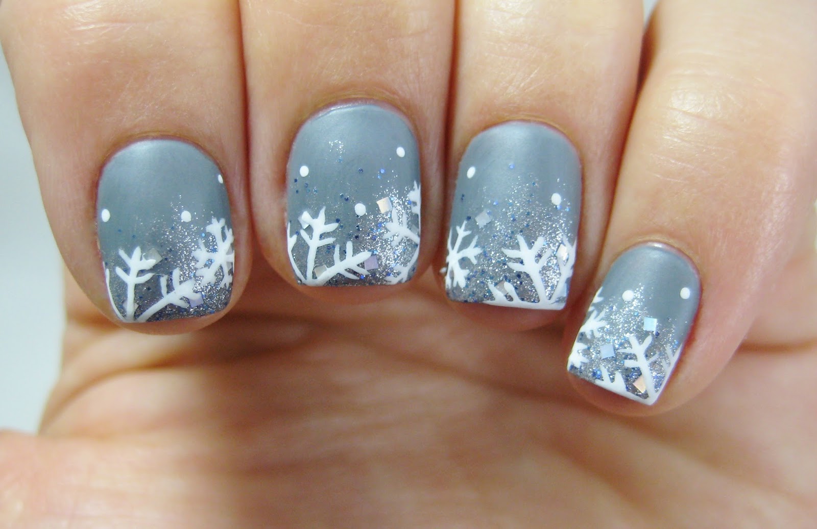Dahlia Nails: Frosted tips