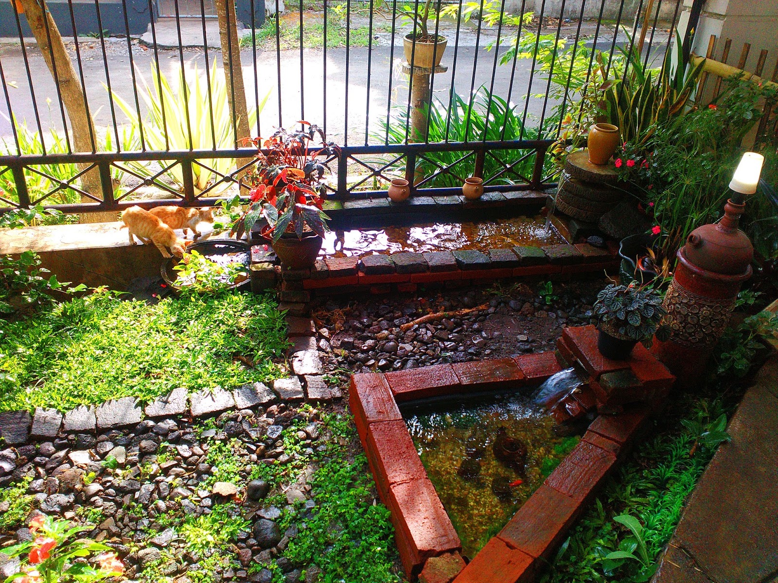 Kawanimut: Kreasi Taman Air Mancur Terakota dari Bata Bekas Tetangga