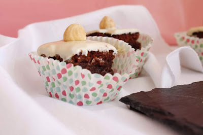 Receta de Bocaditos de chocolate y avellanas bañados de chocolate blanco