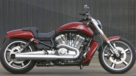 harley davidson 2009 v-rod muscle red right view.jpg