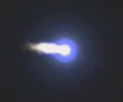 La fusée russe Proton-M a été descendue par un objet non identifié  Fus%C3%A9e+russe+OVNI+2