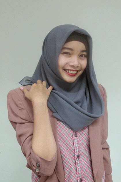 Tutorial Cara Memakai Hijab Hana ala Dewi Sandra Tutorial Cara Memakai Hijab Hana ala Dewi Sandra
