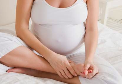 Kaki Bengkak Saat Hamil http://sehatmasakini.blogspot.com/