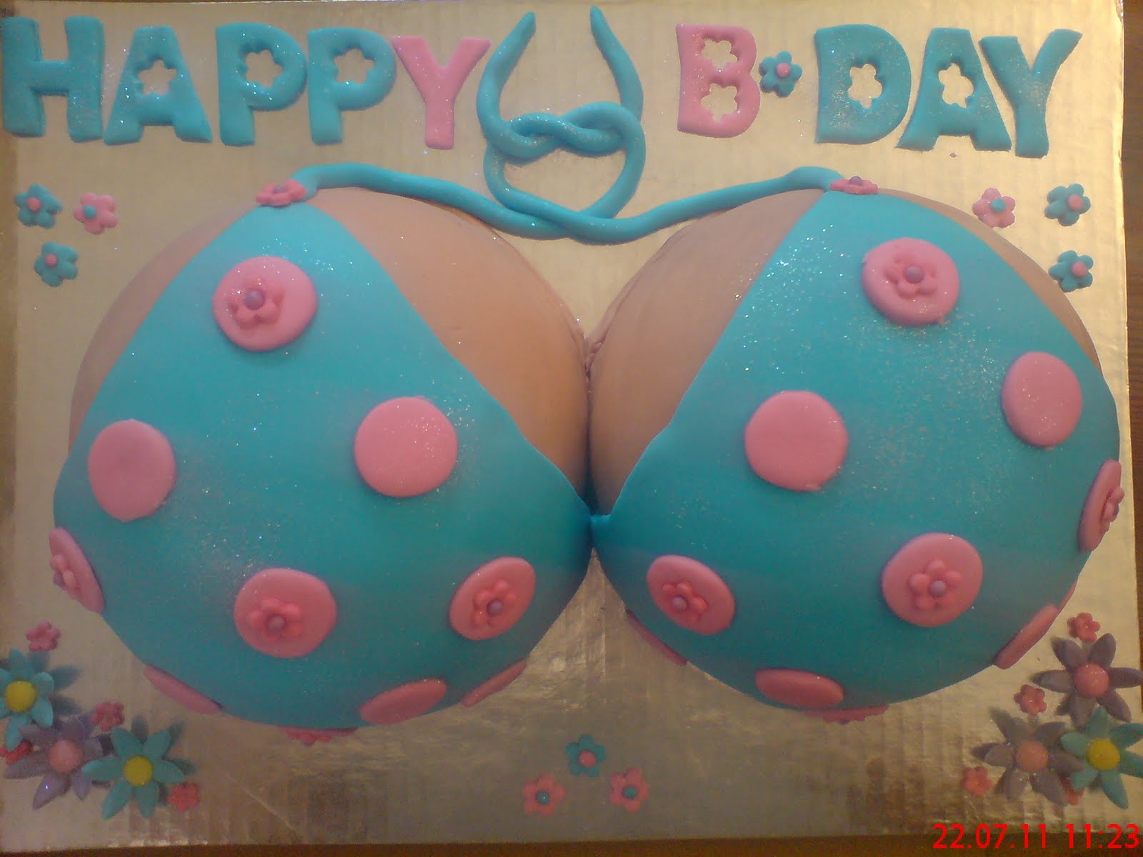Looooooooooool ! Bikini+birthday+cake