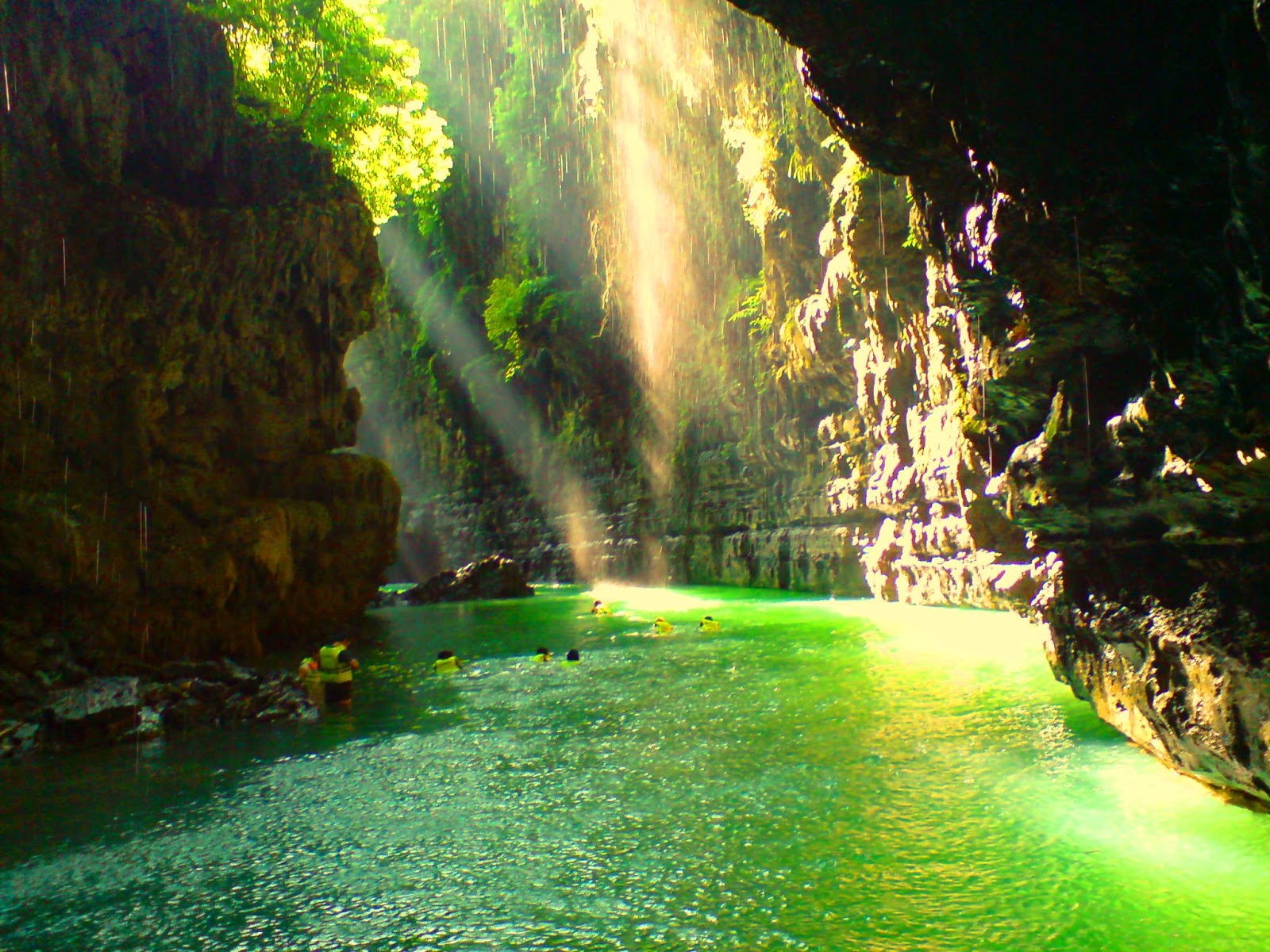 Green Canyon, Pangandaran Jawa Barat Pesona Keindahan