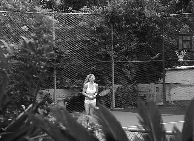 dating a girl under your league You don’t have to be rich or famous to date a woman who is totally out of your the key to success when you are dating a girl who is out of your league is to. dating a girl under your league You don’t have to be rich or famous to date a woman who is totally out of your the key to success when you are dating a girl who is out of your league is to.