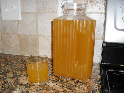IT"S JUST LIKE HARRY POTTER OMG GUYS. Pumpkin juice in a pitcher and glass, artfully.