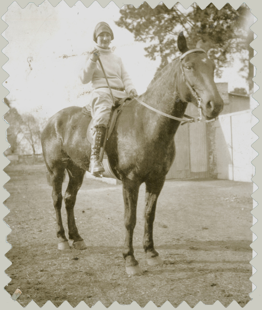 22 Cool Vintage Photos of Women Wearing Jodhpurs in the 1920s and 1930s