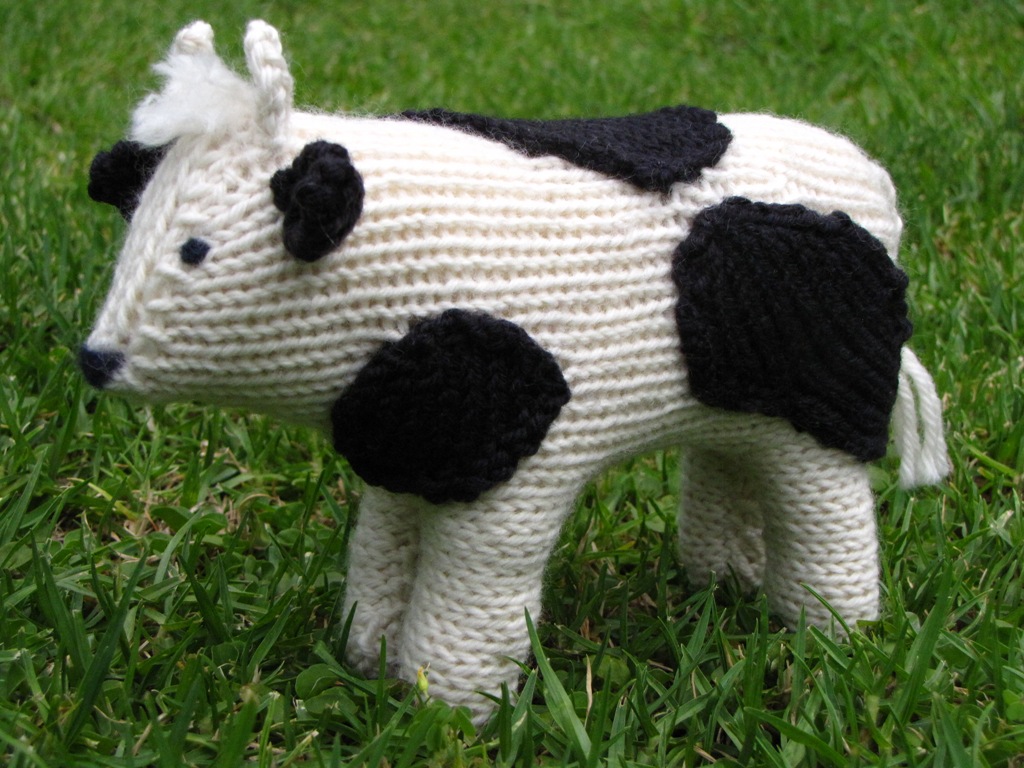 Clover, the Farmyard Cow Knitting Pattern & Giveaway - Natural Suburbia