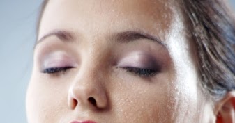 Simple Natural Ways To Keep Your Skin Healthy And Glowing In Monsoon
