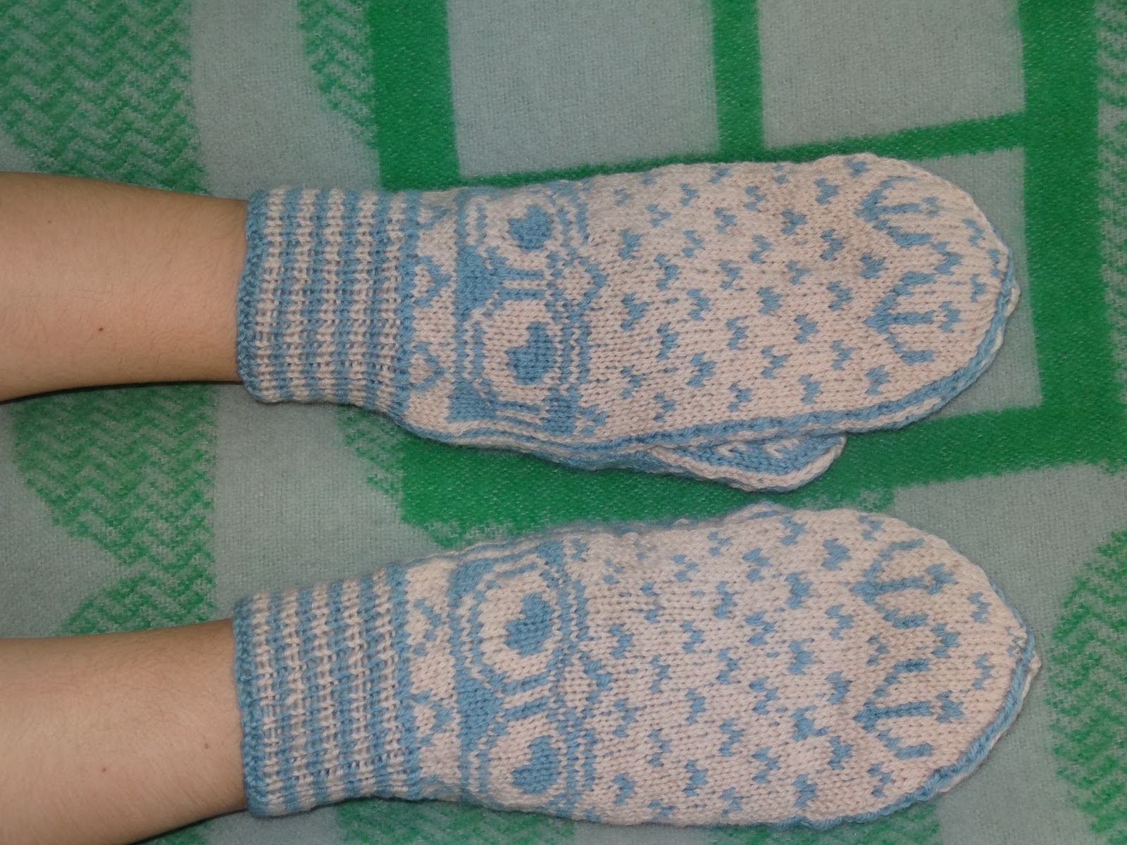 Marilla Walker: Owl mittens - knitting pattern